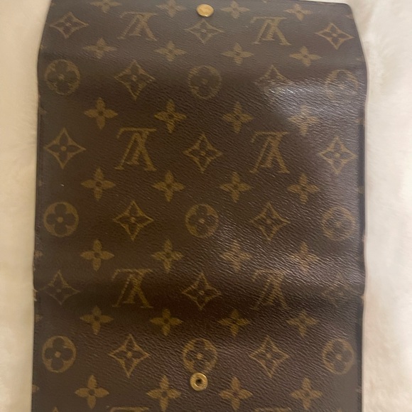 Authentic Louis Vuitton Monogram - Picture 3 of 16